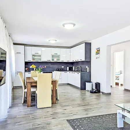 Sara By Interhome Zadar