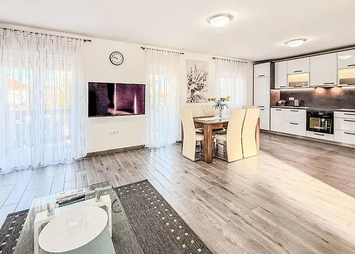 Sara By Interhome דירה זאדאר